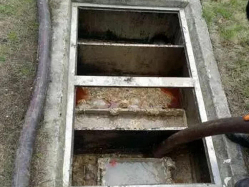 托克逊隔油池清理