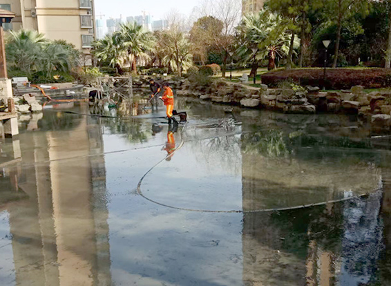 托克逊景观池淤泥清理